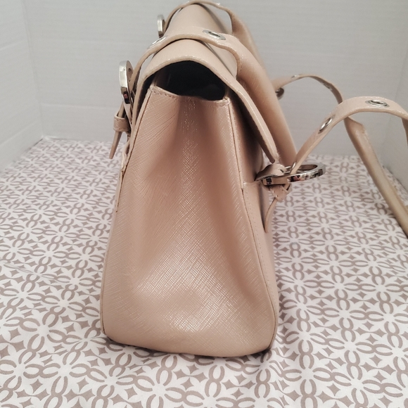 Salvatore Ferragamo Gancini Handbag. - Picture 13 of 16